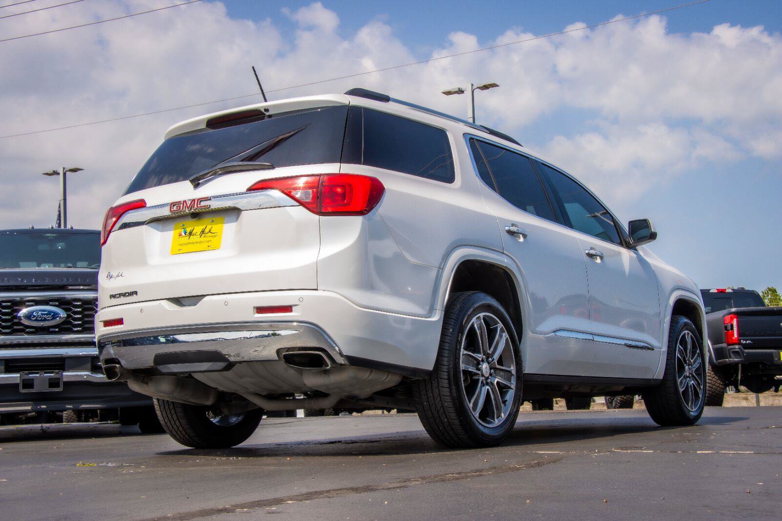 Used 2019 GMC Acadia Denali w/ Technology Package FWD image 4