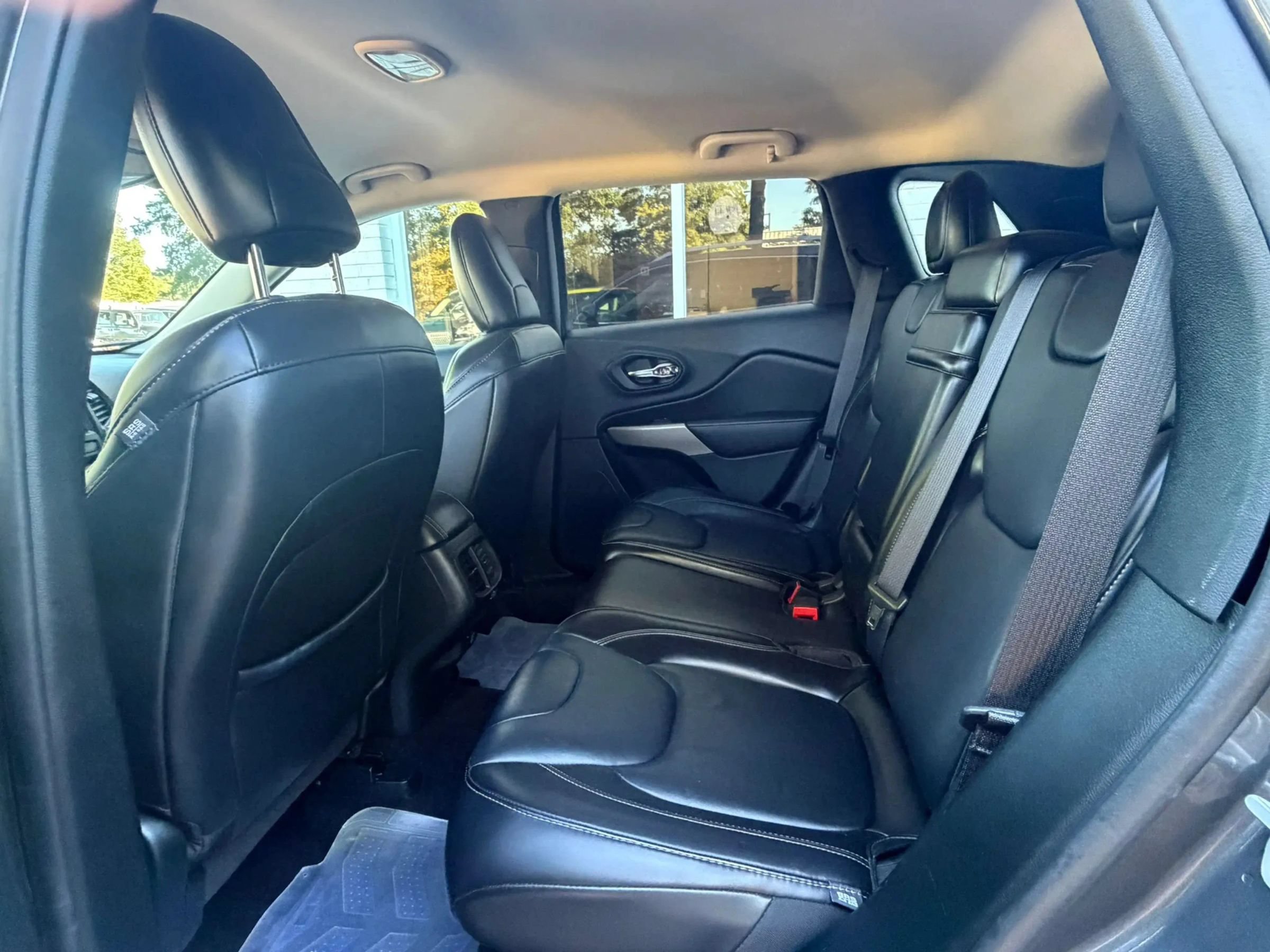 Used 2017 Jeep Cherokee Limited FWD image 22