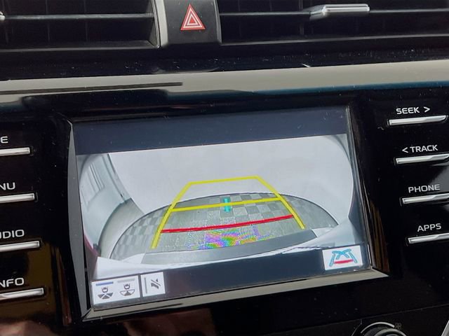 Used 2018 Toyota Camry SE image 12