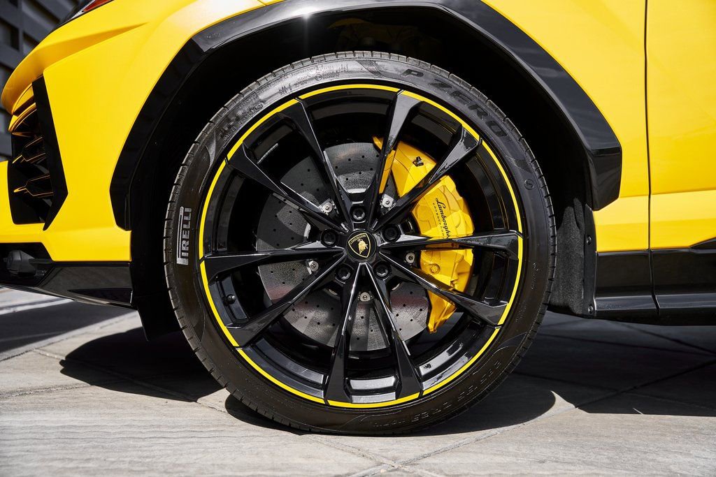 Used 2021 Lamborghini Urus AWD/4WD image 3