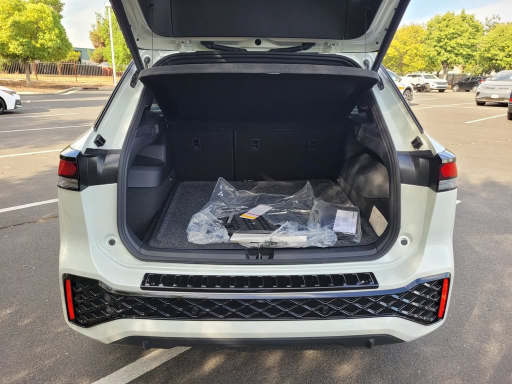 New 2026 Volkswagen Tiguan SE R-Line FWD image 27
