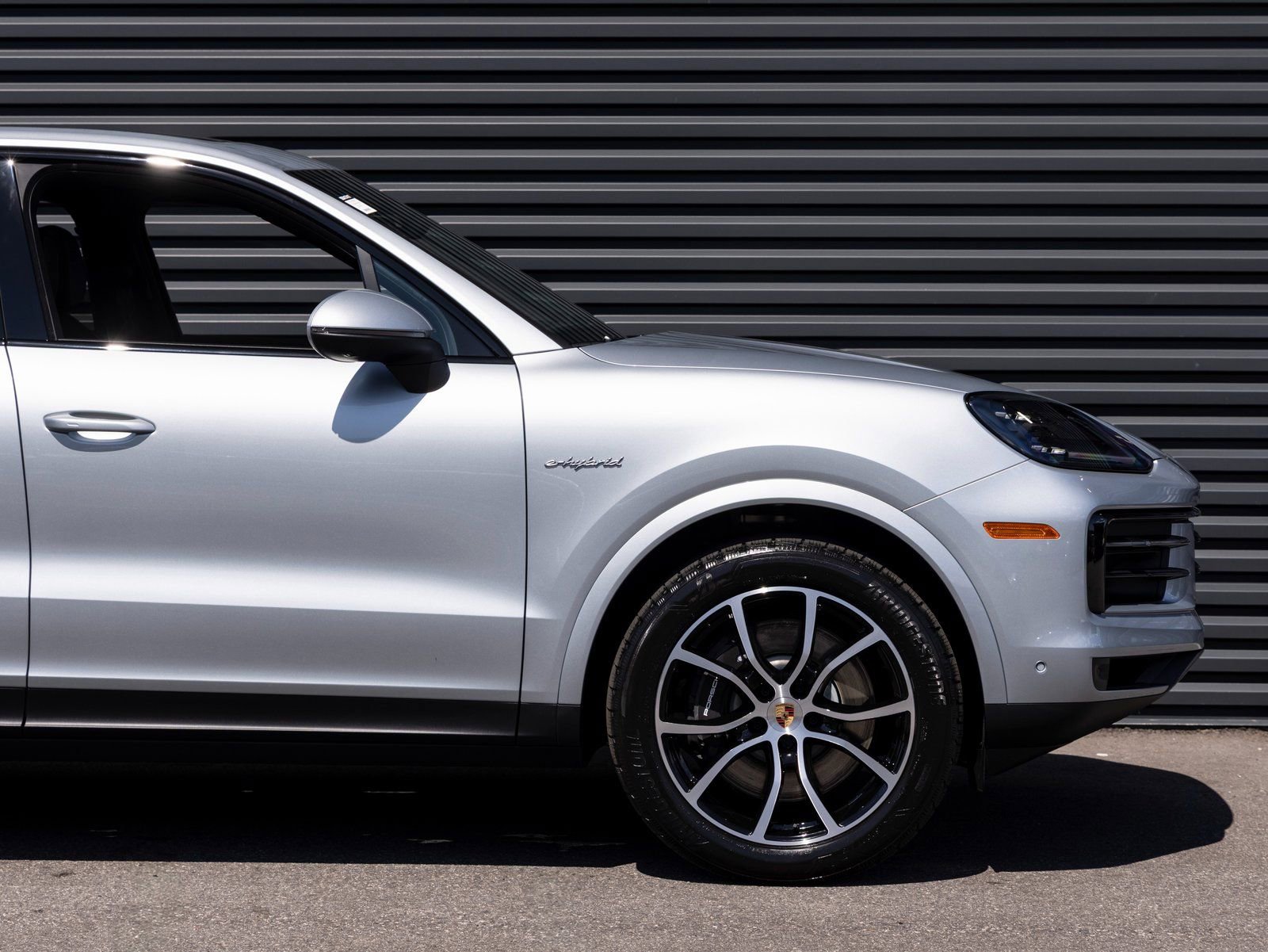 Certified 2025 Porsche Cayenne E-Hybrid image 9