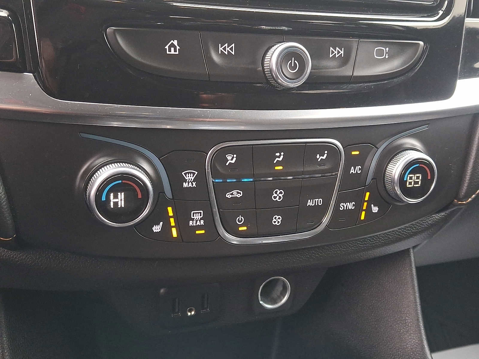 Used 2021 Chevrolet Traverse LT AWD/4WD image 16