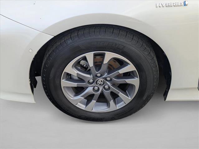 Used 2022 Toyota Prius XLE w/ Advanced Technology Package image 21