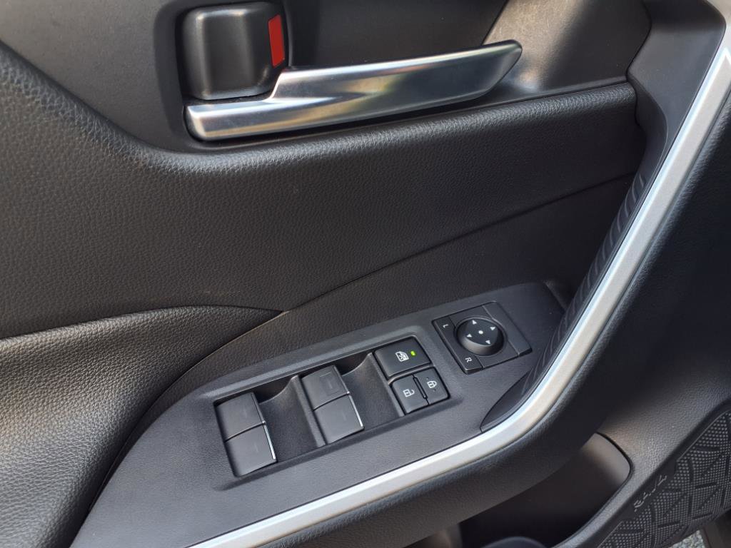 Used 2024 Toyota RAV4 SE image 15