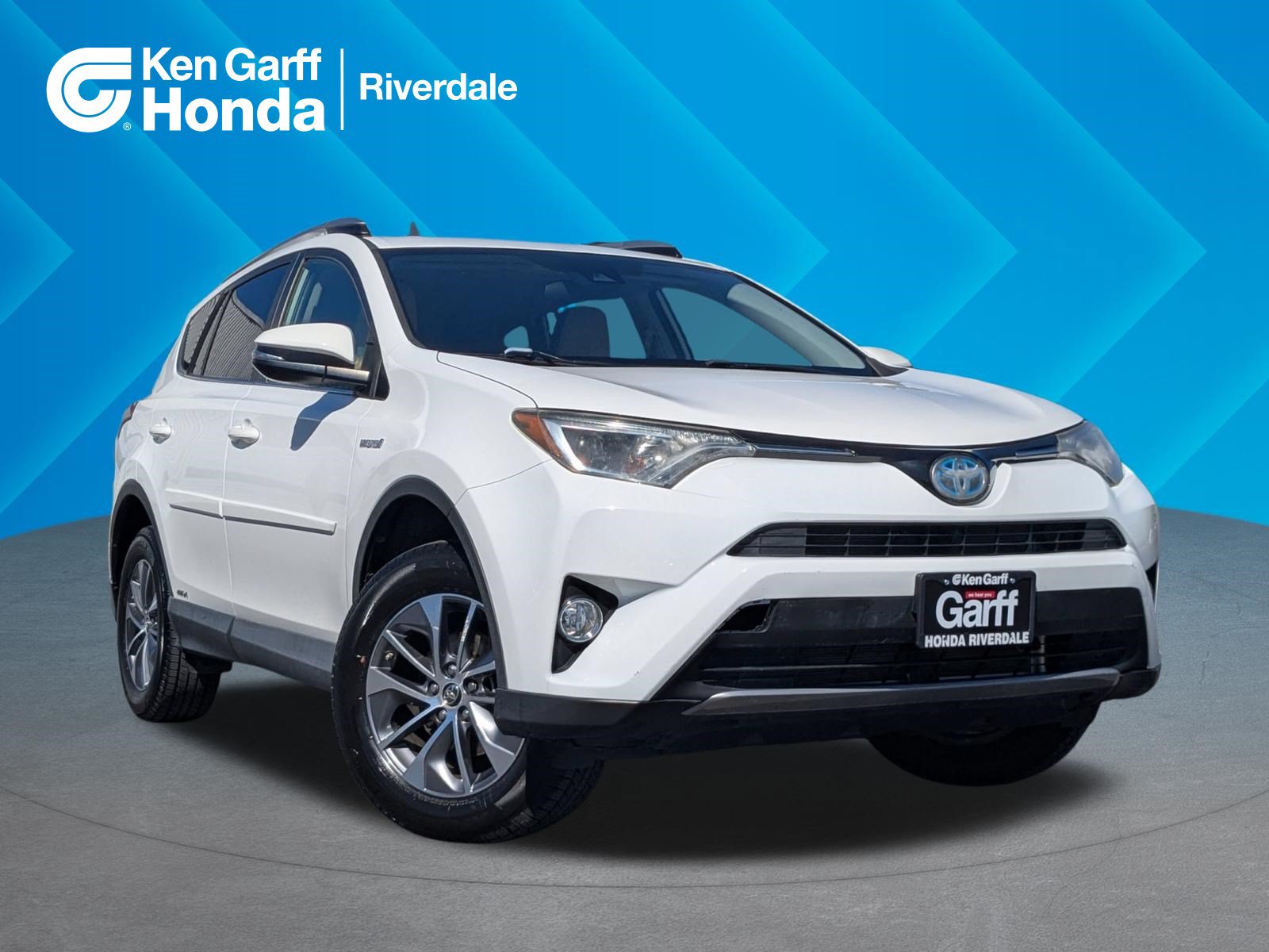 Used 2018 Toyota RAV4 XLE AWD/4WD image 1