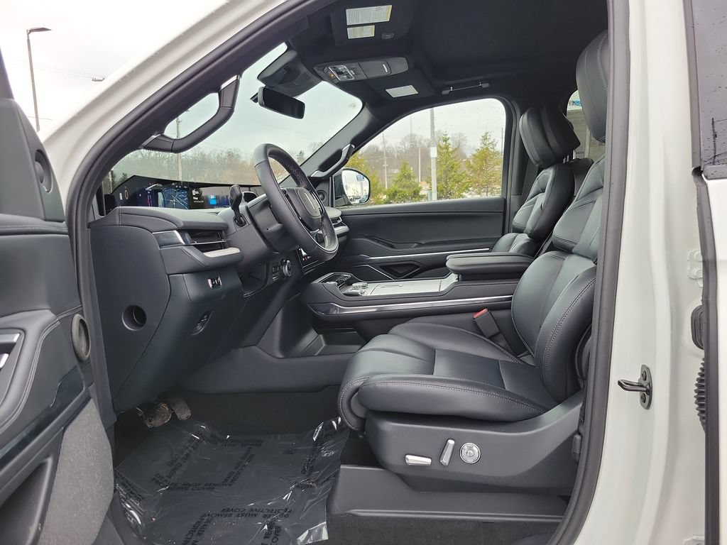 New 2026 Lincoln Navigator Reserve w/ Jet Appearance Package AWD/4WD image 8