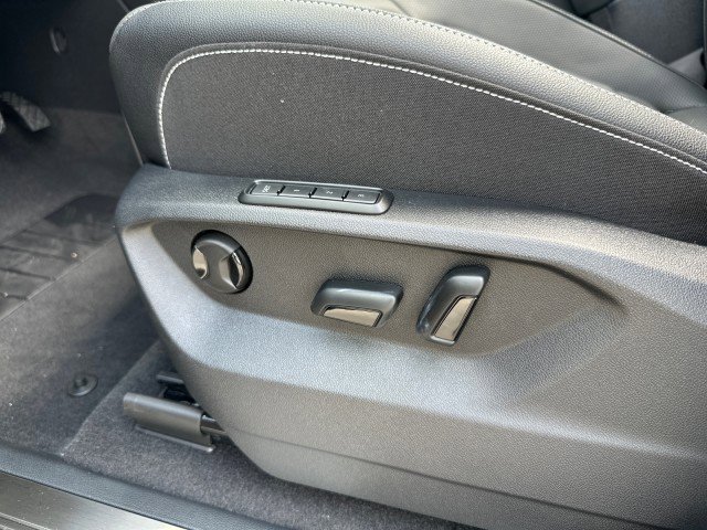 New 2025 Volkswagen Atlas Cross Sport SEL image 12