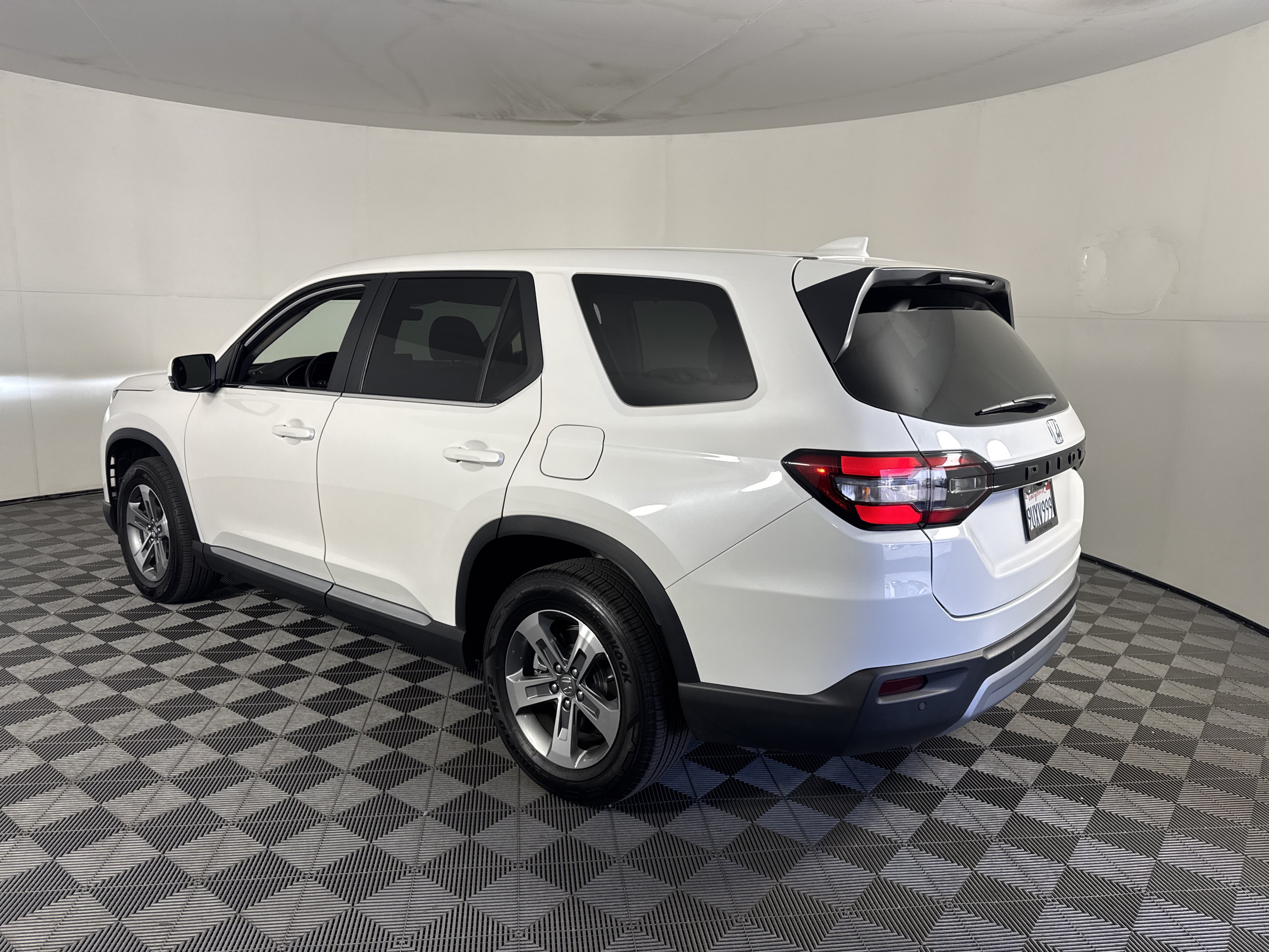 Certified 2025 Honda Pilot EX-L image 6