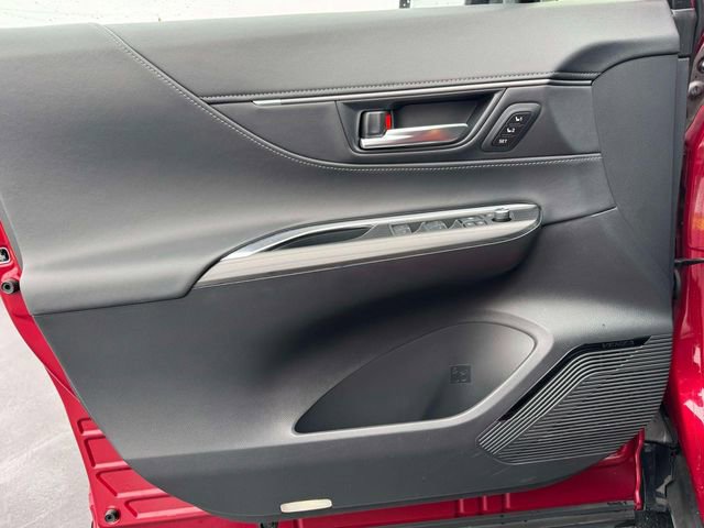 Certified 2023 Toyota Venza Nightshade image 17