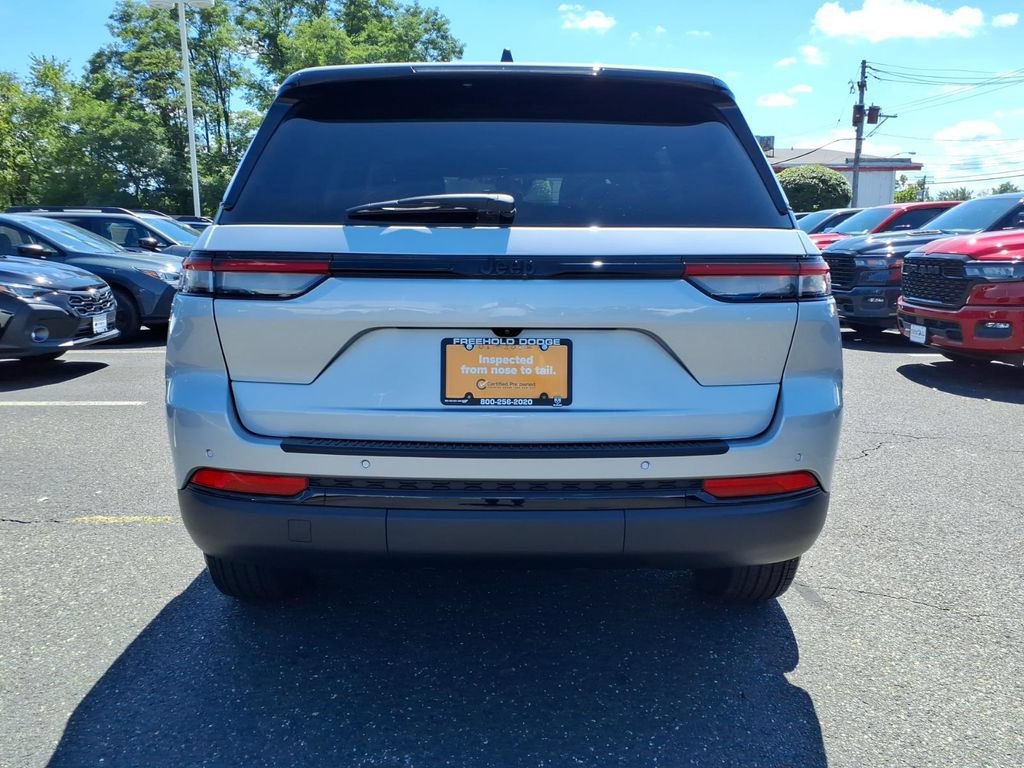 Certified 2024 Jeep Grand Cherokee Altitude RWD image 20