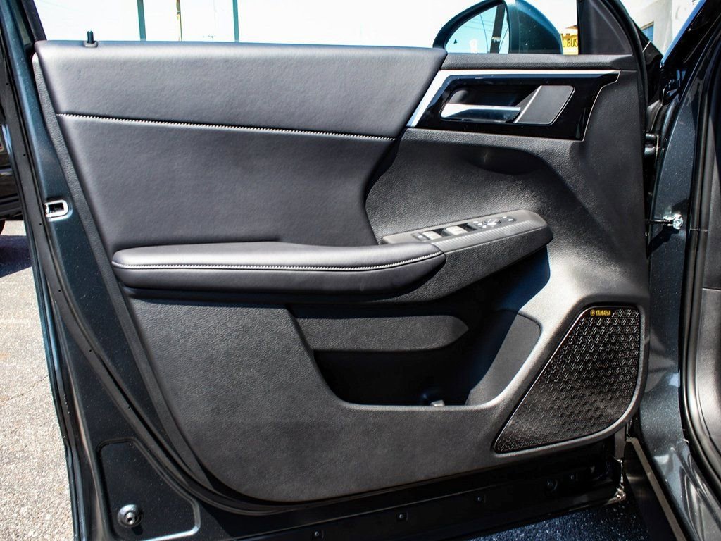 New 2025 Mitsubishi Outlander SE image 8