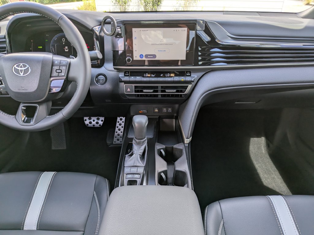 Used 2026 Toyota Camry SE FWD image 16