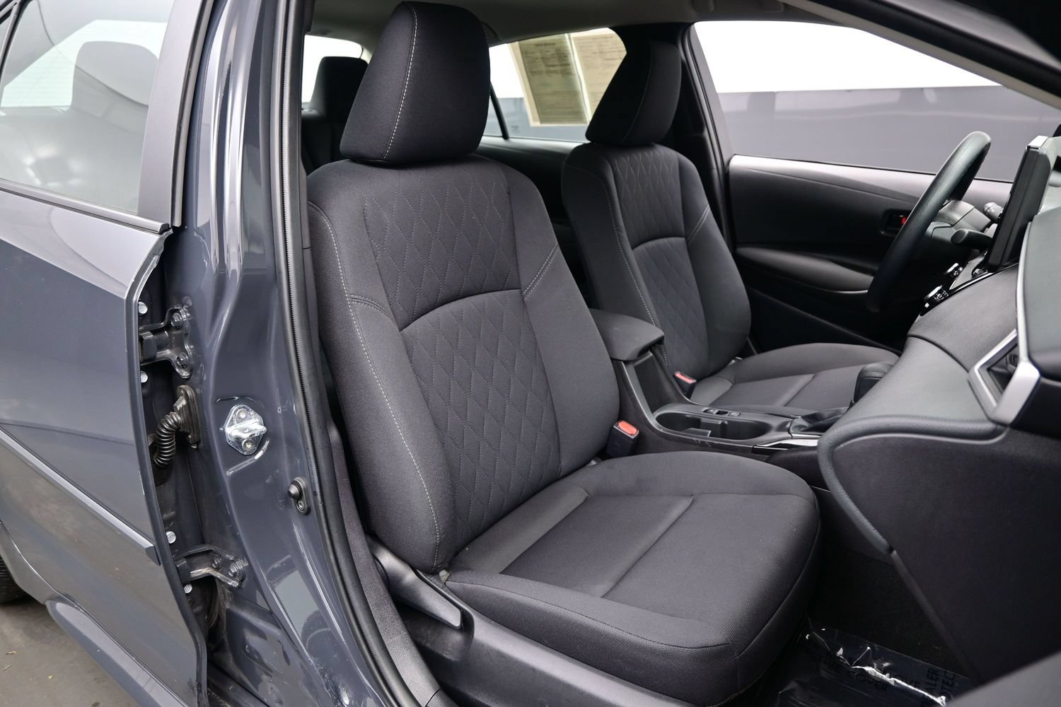 Used 2025 Toyota Corolla LE FWD image 13