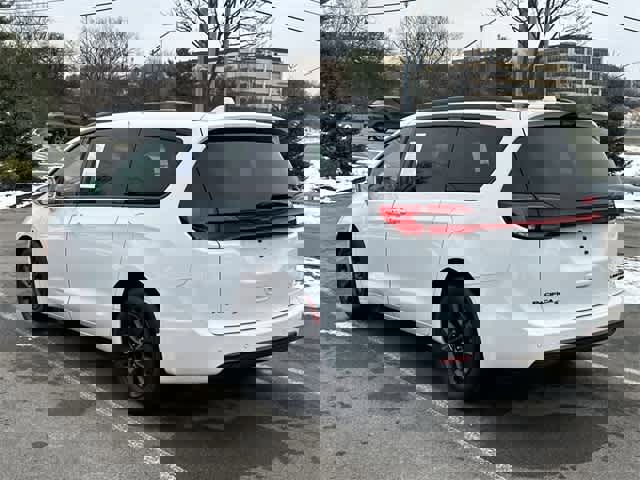 Used 2021 Chrysler Pacifica Limited w/ S Appearance Package image 26