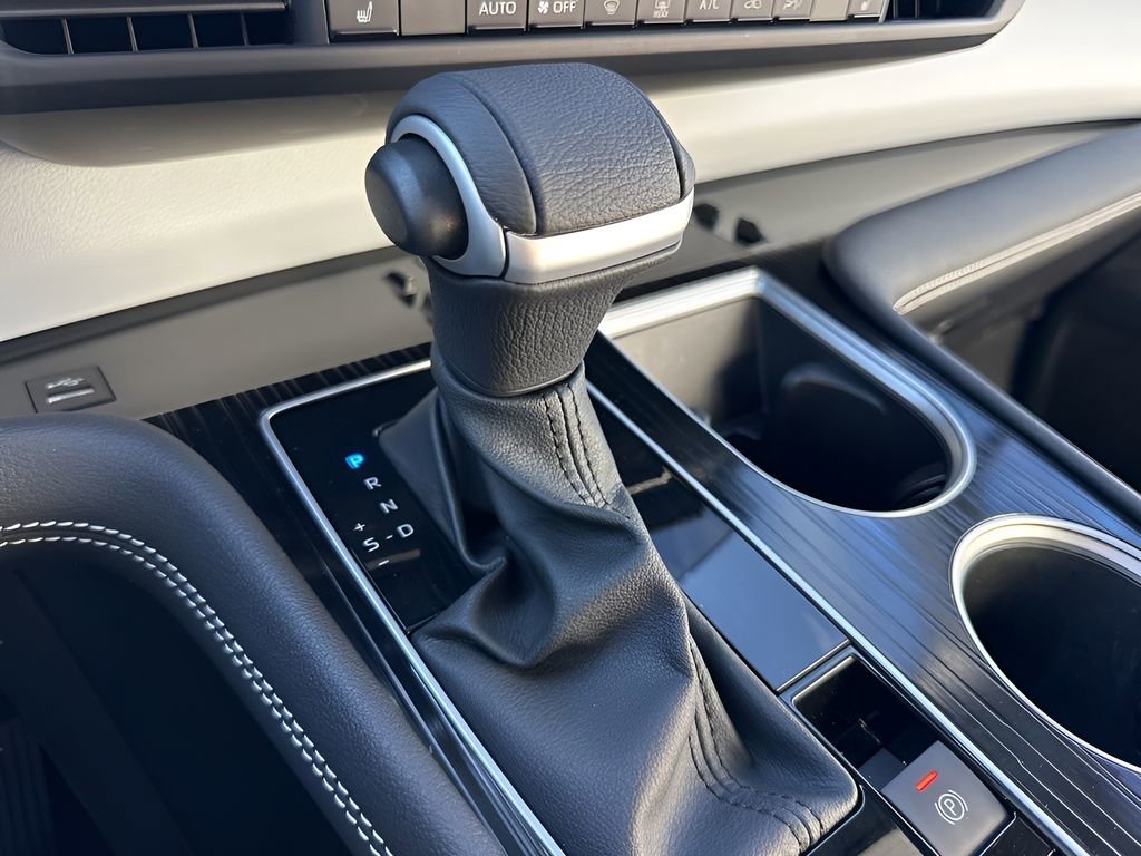 Used 2025 Toyota Sienna XSE AWD/4WD image 18