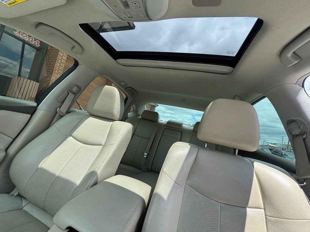 Used 2019 INFINITI Q70 Luxe RWD image 16