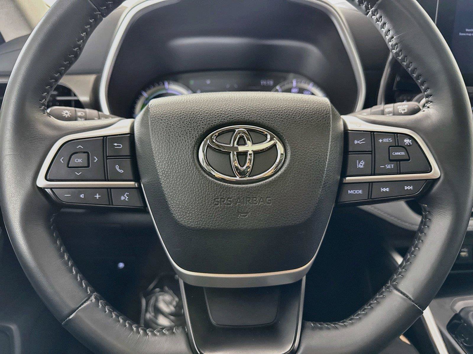 Used 2024 Toyota Highlander XLE AWD/4WD image 17