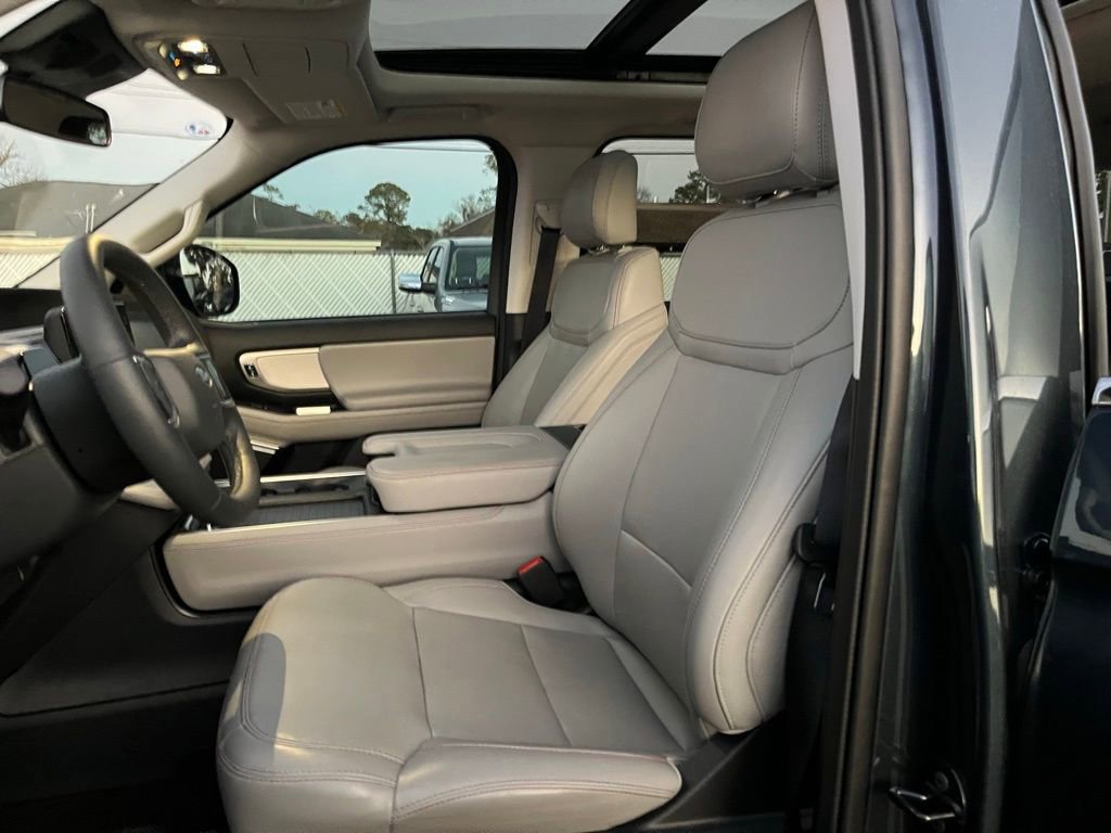 Used 2025 Ford Expedition Active image 17