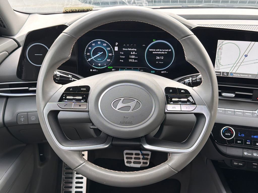 Used 2025 Hyundai Elantra SEL image 24