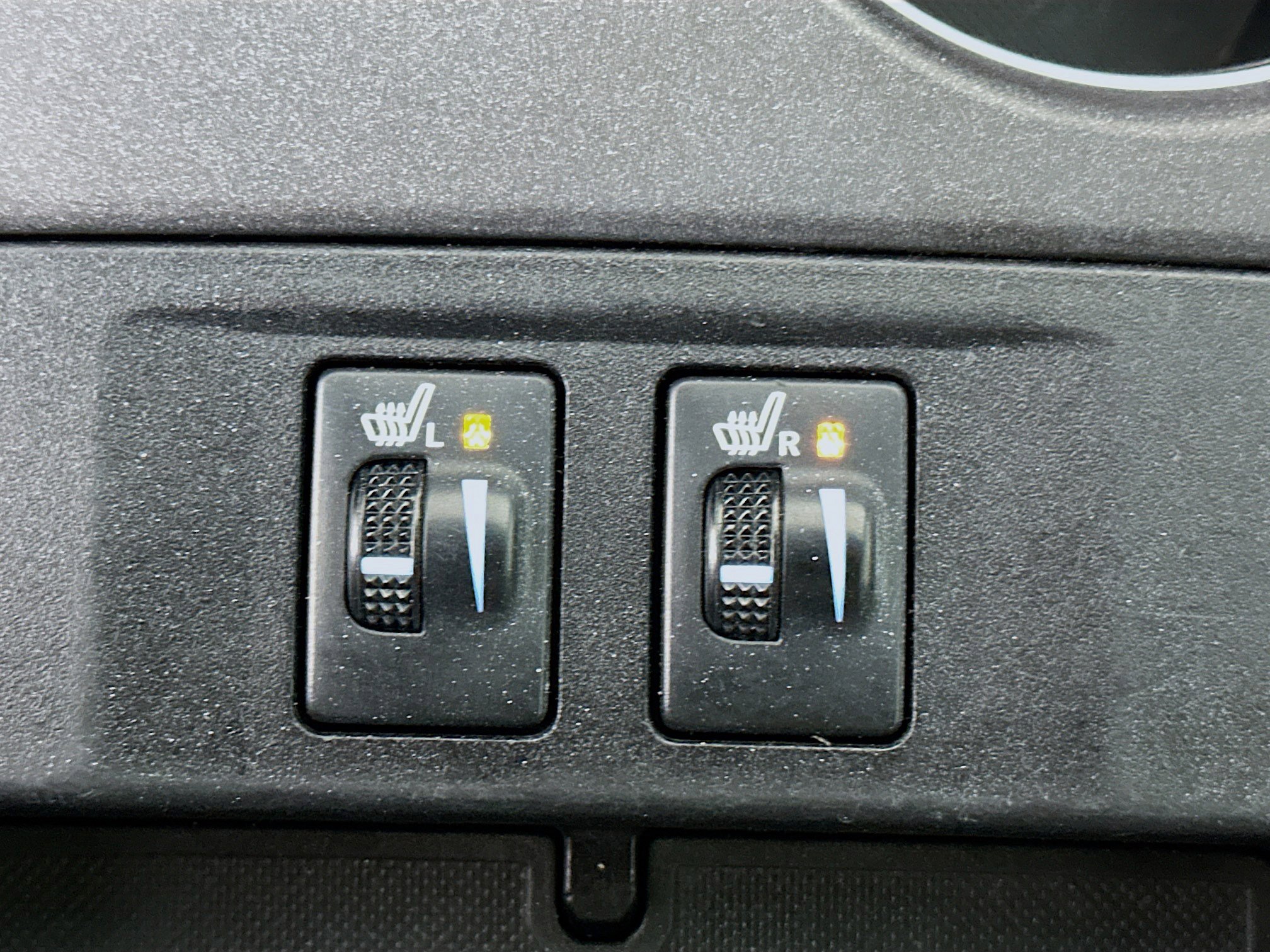 Used 2015 Toyota Camry XLE w/ Moonroof Package FWD image 26