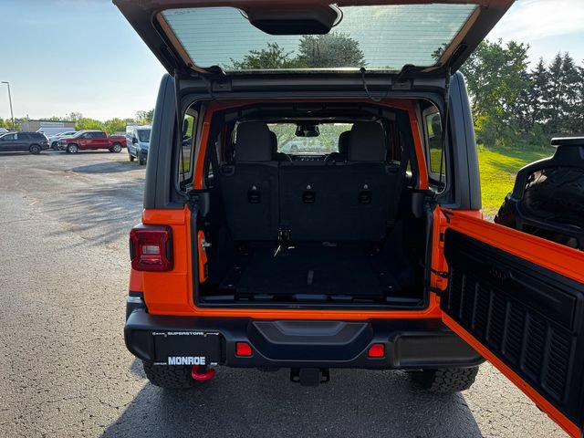 Certified 2025 Jeep Wrangler Unlimited Rubicon w/ Convenience Group AWD/4WD image 17