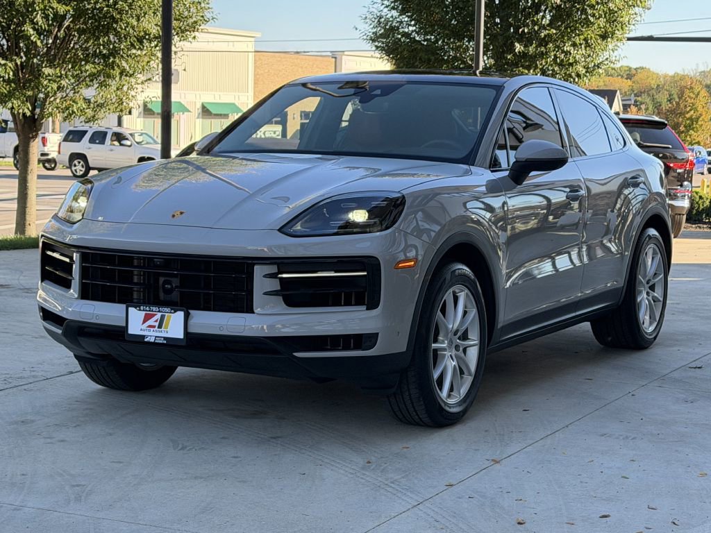 Used 2024 Porsche Cayenne Coupe image 10