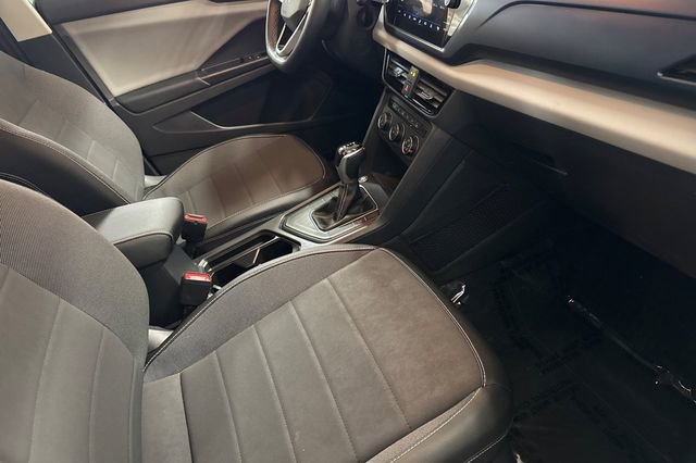 Certified 2022 Volkswagen Taos SE image 20