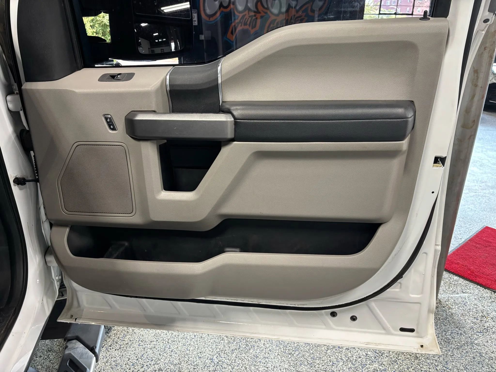 Used 2017 Ford F250 XLT w/ XLT Value Package image 21