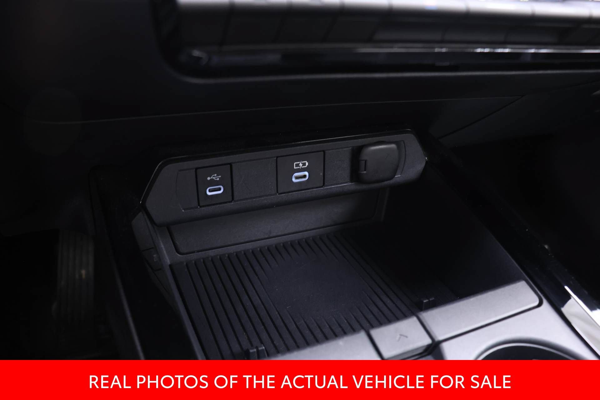 Certified 2025 Toyota Prius LE FWD image 6