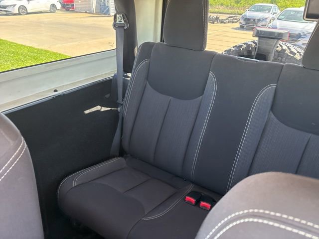 Used 2013 Jeep Wrangler Rubicon w/ Dual Top Group AWD/4WD image 9