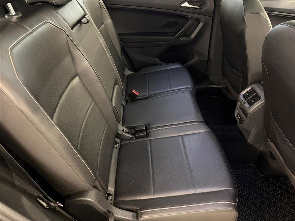 Used 2021 Volkswagen Tiguan SE R-Line w/ 3rd Row Seat Package image 19