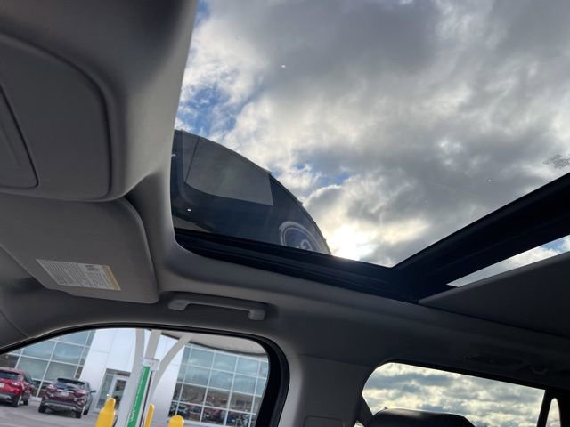 Used 2025 Ford Expedition Active image 27