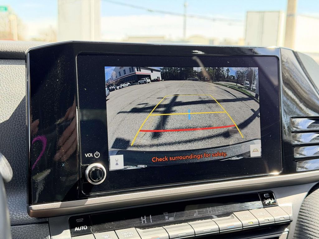 Certified 2025 Toyota Camry SE w/ Convenience Package image 4