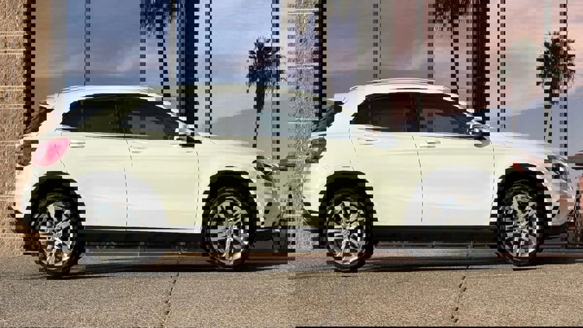 Used 2015 Mercedes-Benz GLA 250 4MATIC image 16