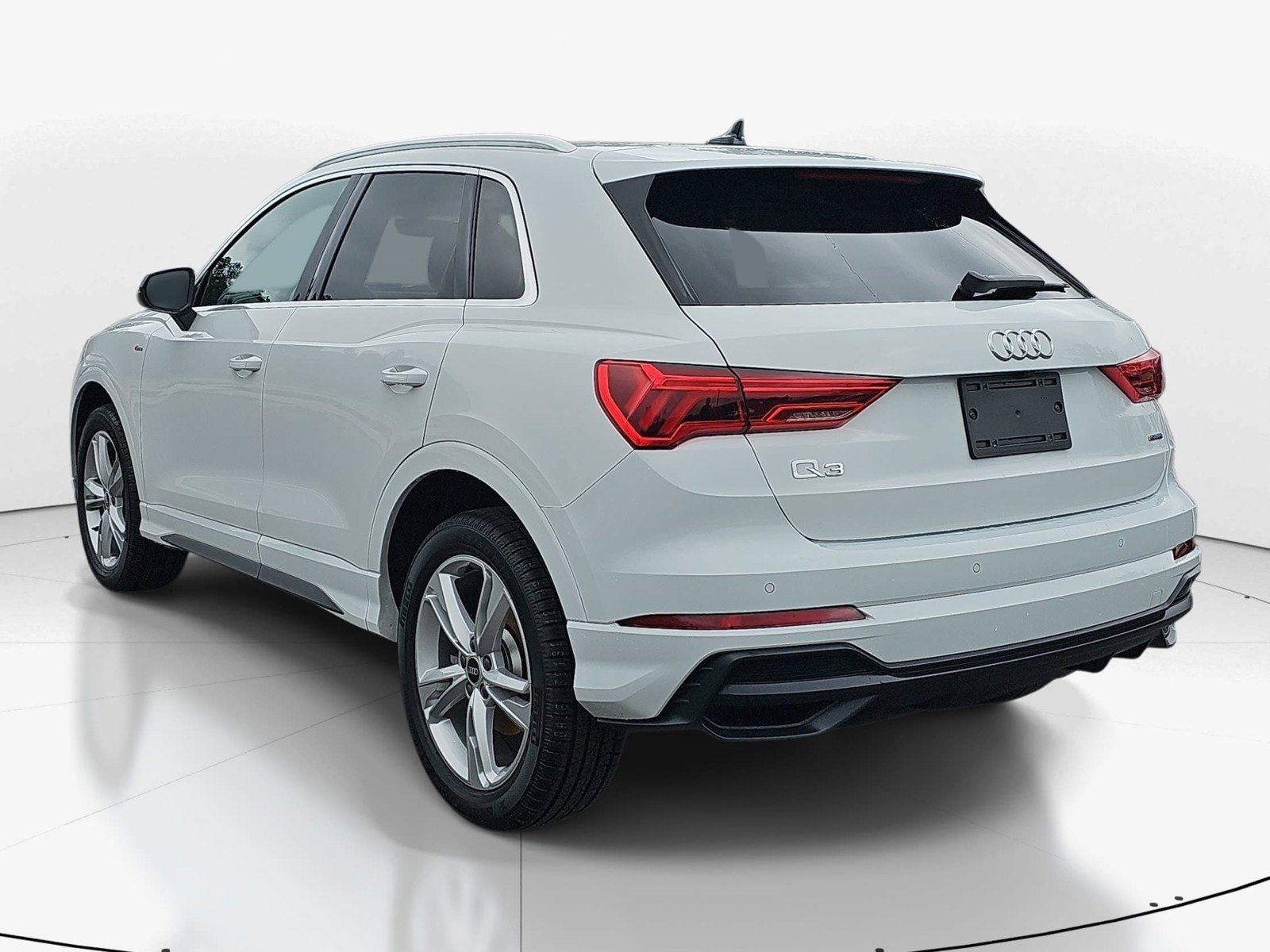 Used 2021 Audi Q3 2.0T Premium w/ Convenience Package AWD/4WD image 6