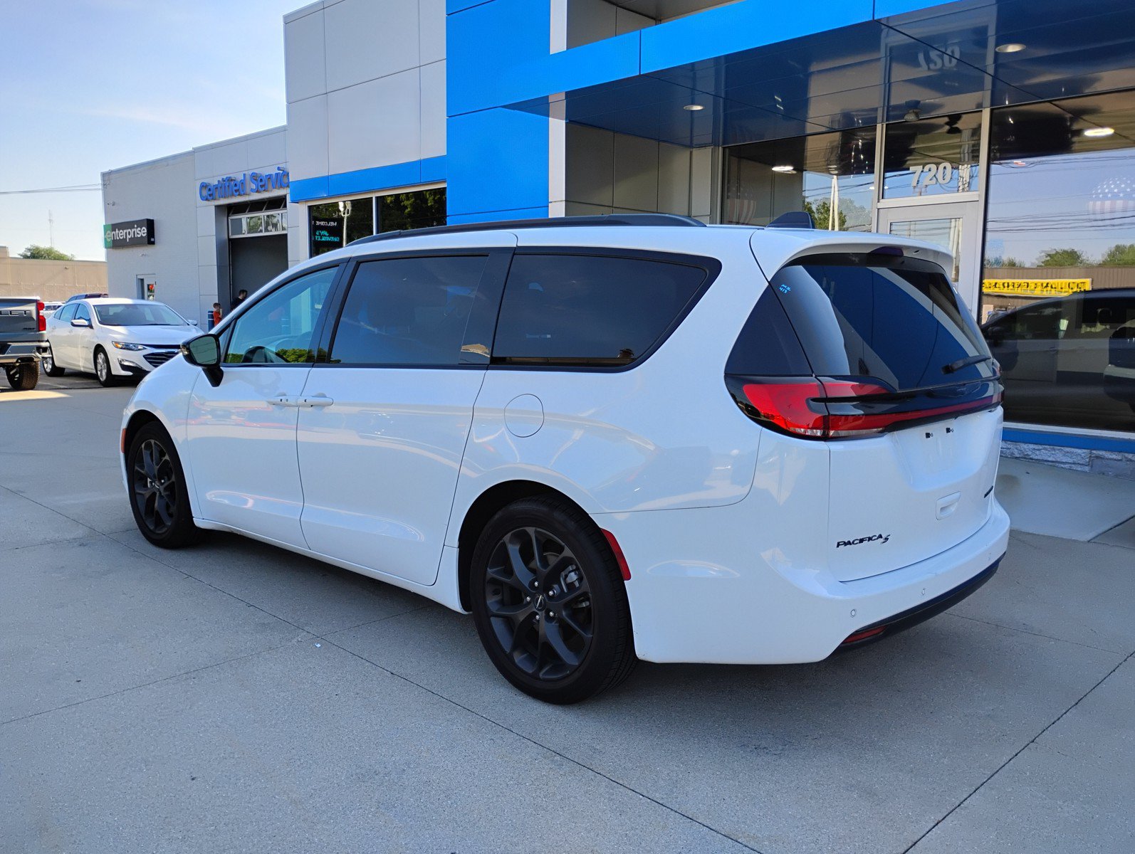 Used 2025 Chrysler Pacifica Limited FWD image 10