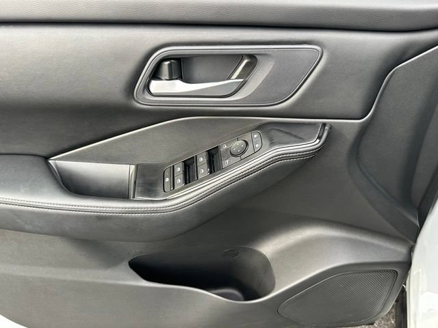 Certified 2025 Nissan Rogue SV AWD/4WD image 19