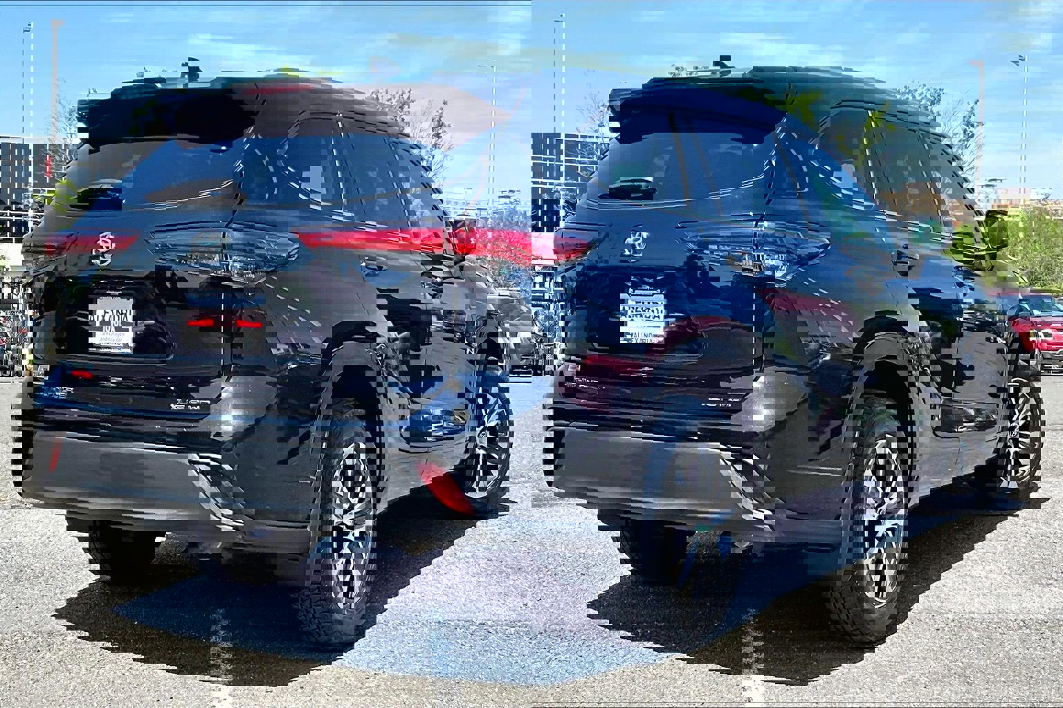 Used 2021 Toyota Highlander XLE image 12