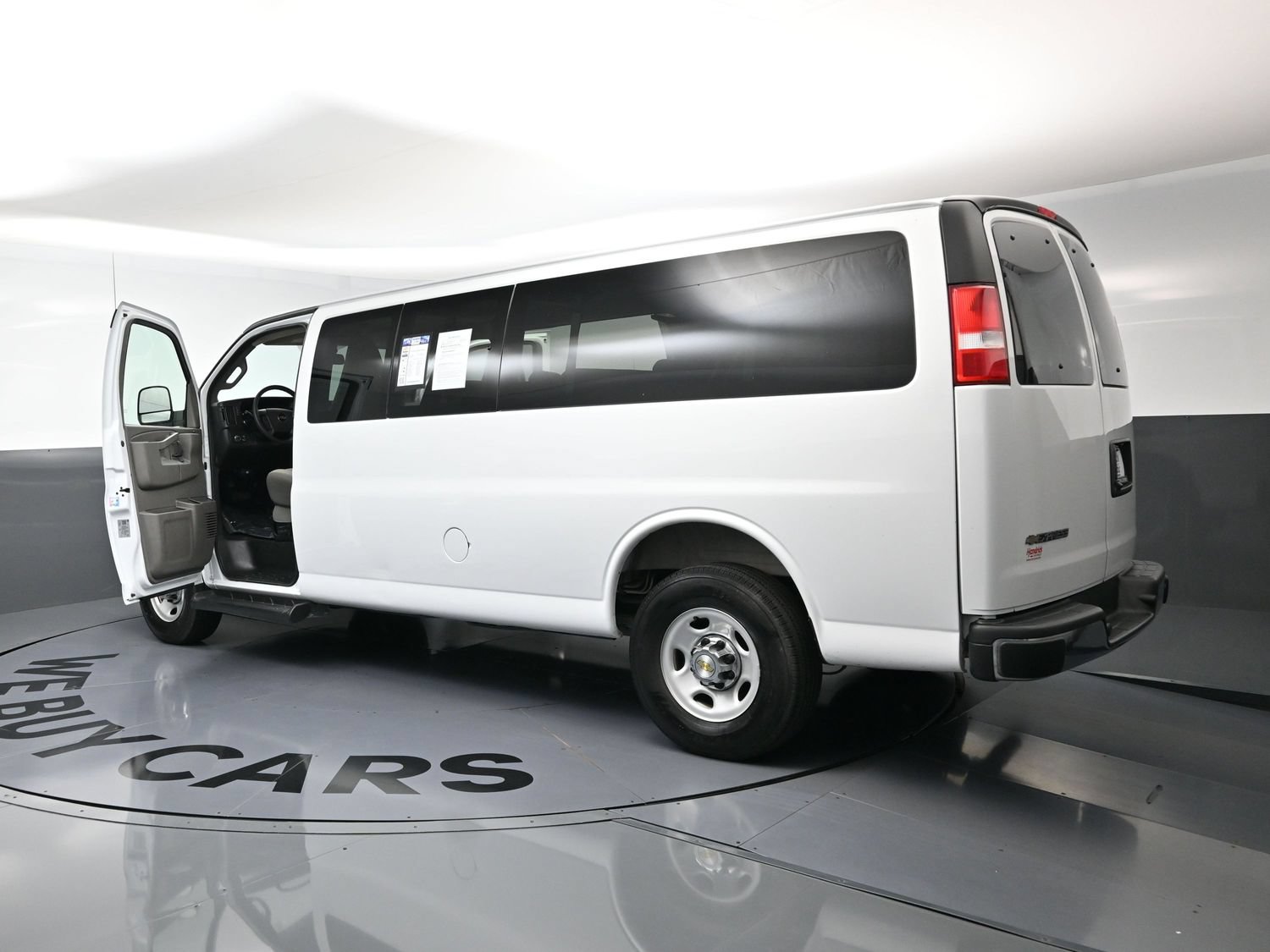 Used 2025 Chevrolet Express 3500 LT w/ LT Preferred Equipment Group RWD image 26