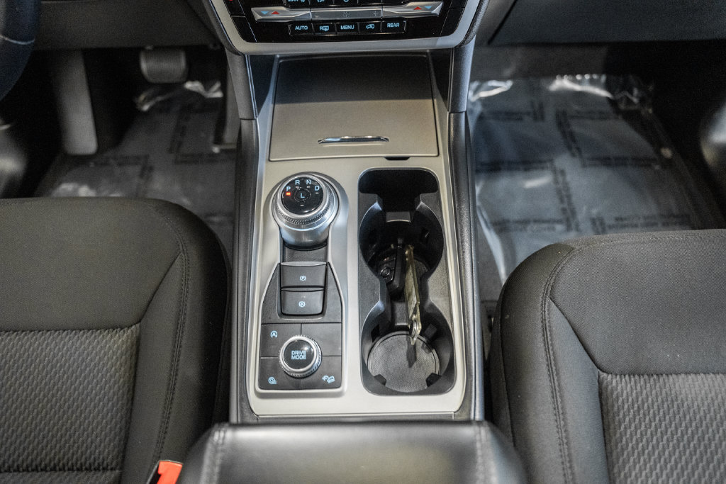 Used 2023 Ford Explorer XLT AWD/4WD image 18