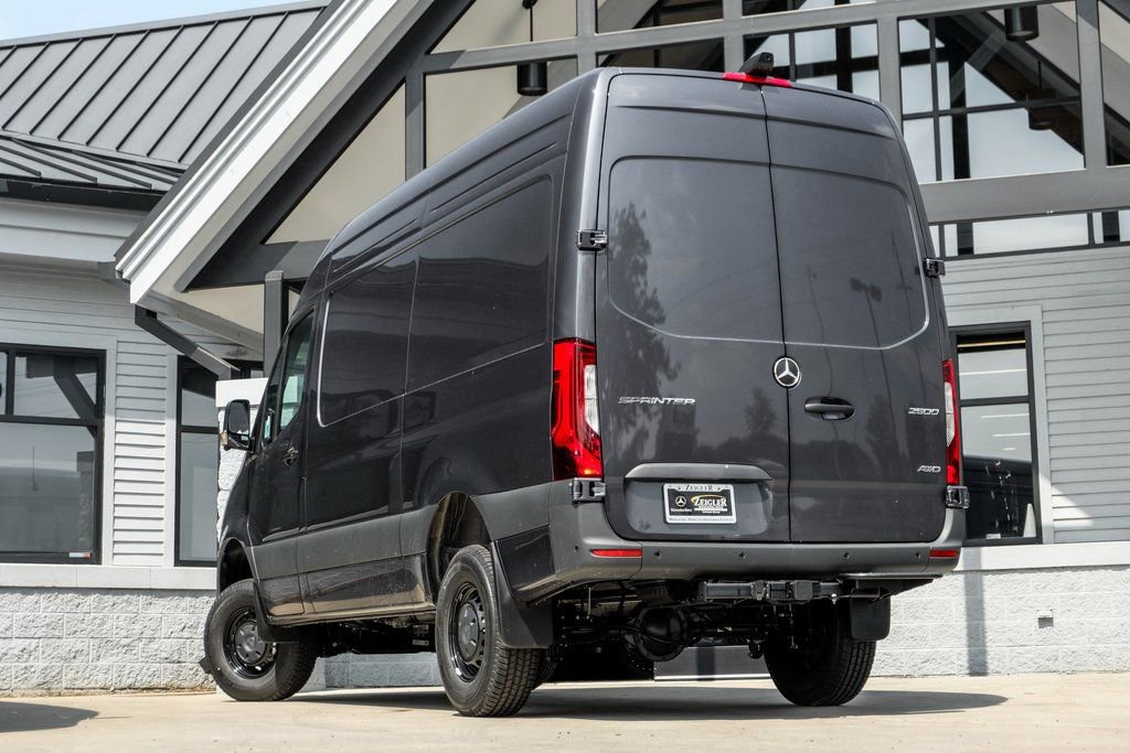 Used 2025 Mercedes-Benz Sprinter 2500 image 2