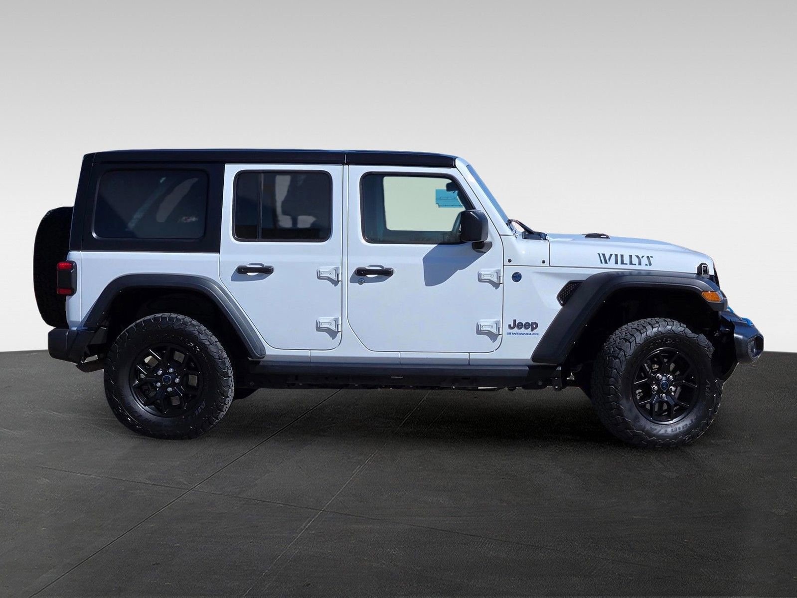 Used 2024 Jeep Wrangler Unlimited image 3