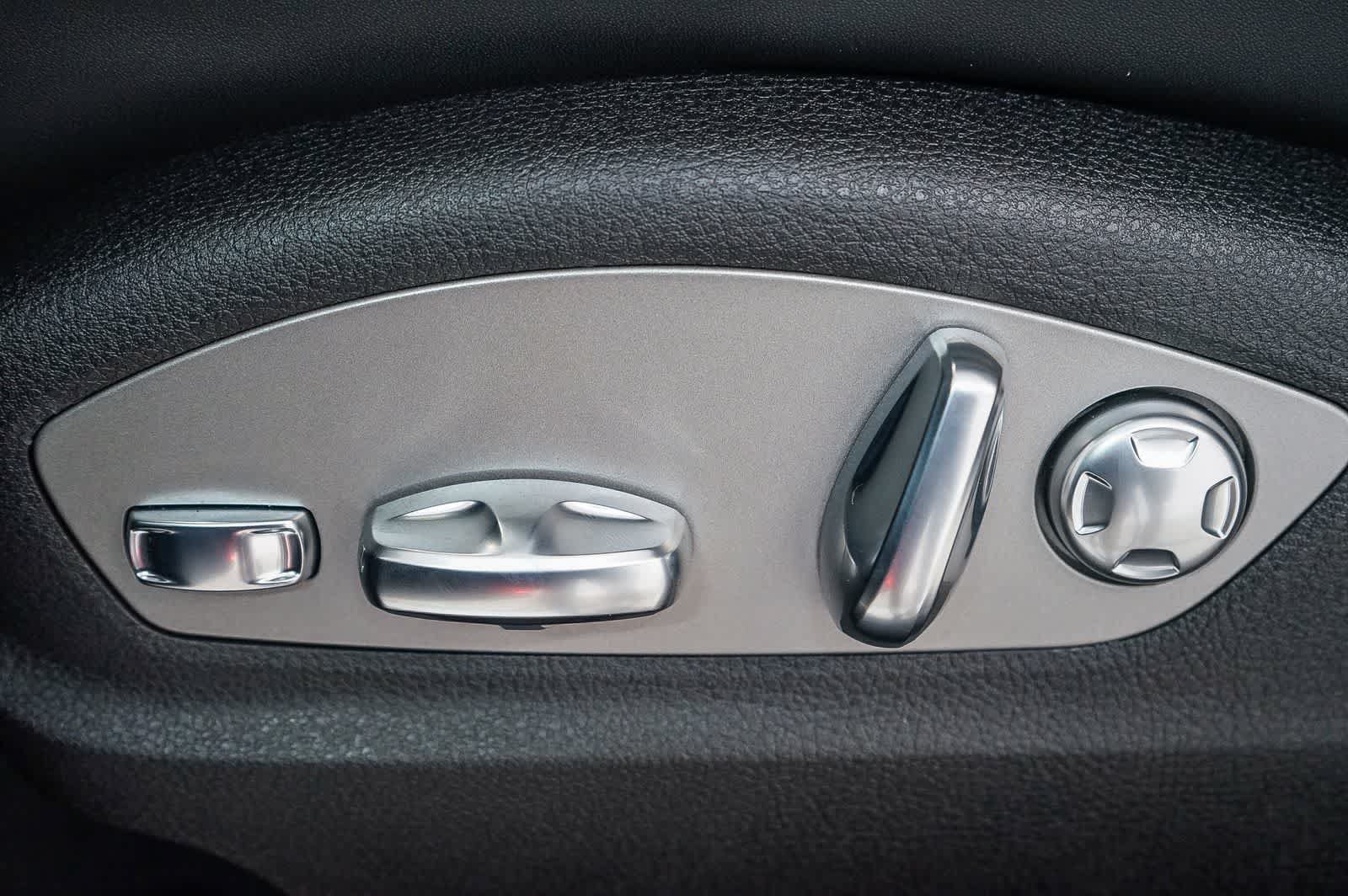 New 2026 Porsche Macan AWD/4WD image 26