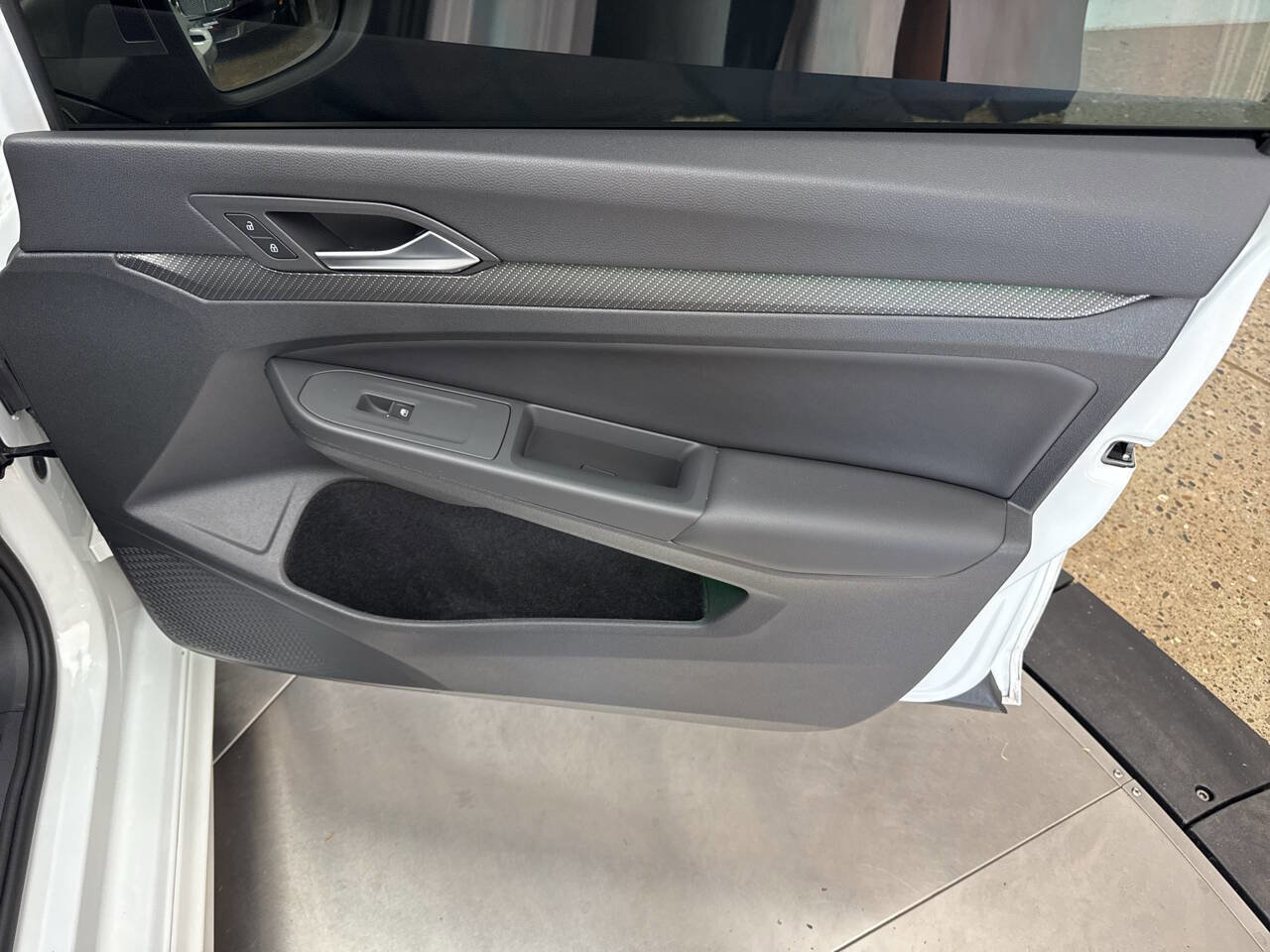 Used 2024 Volkswagen Golf R image 32