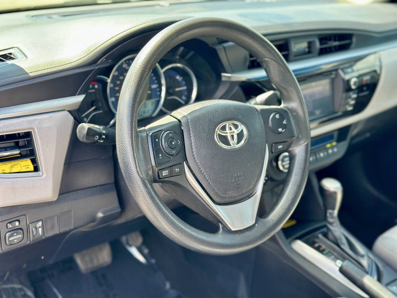 Used 2016 Toyota Corolla LE FWD image 26