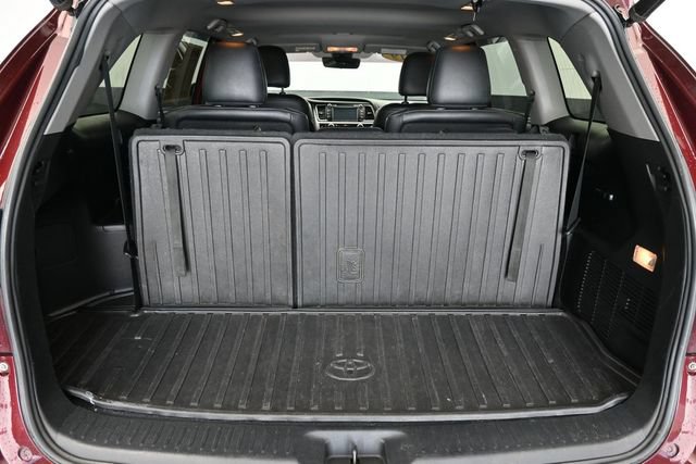 Used 2019 Toyota Highlander XLE FWD image 27