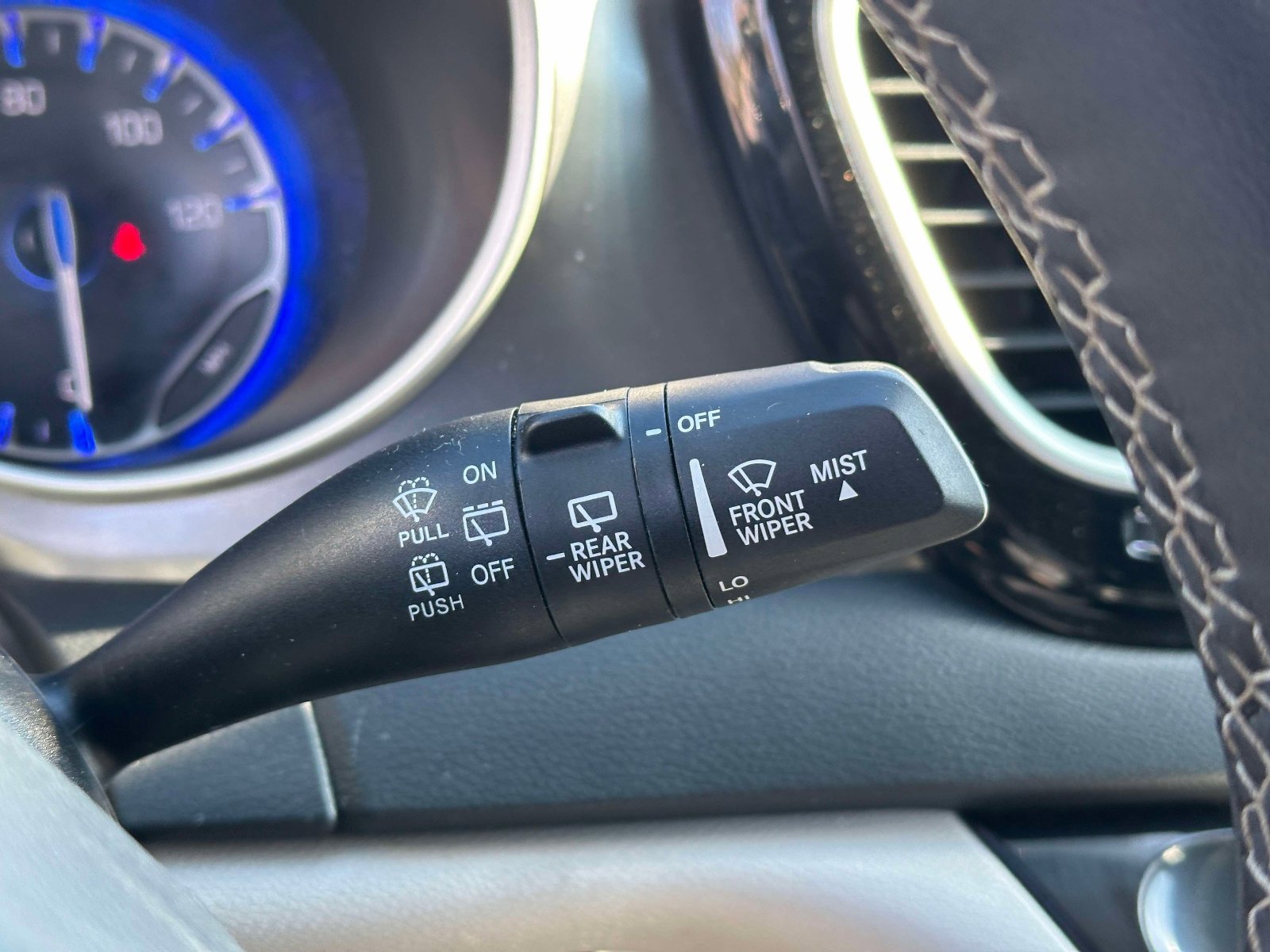 Used 2023 Chrysler Pacifica Touring-L FWD image 22