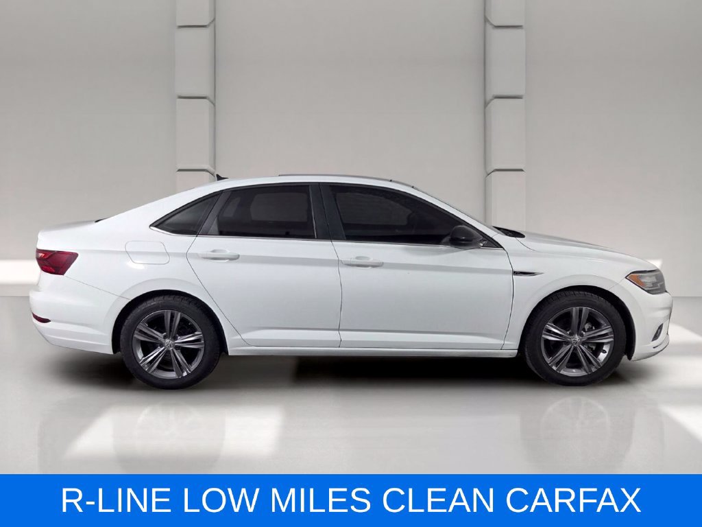 Used 2021 Volkswagen Jetta R-Line w/ R-Line Cold Weather Package FWD image 4