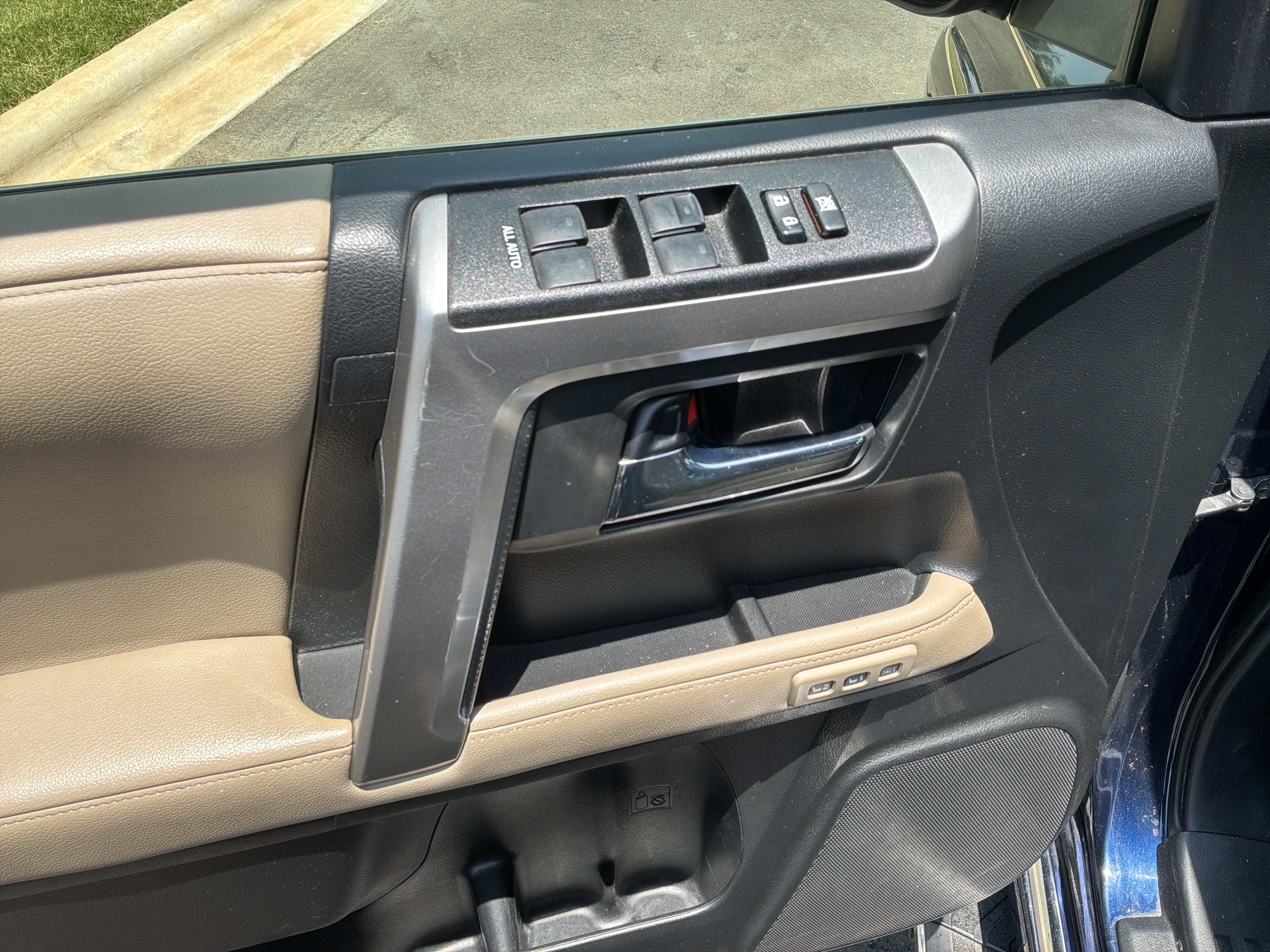 Used 2020 Toyota 4Runner Limited AWD/4WD image 15